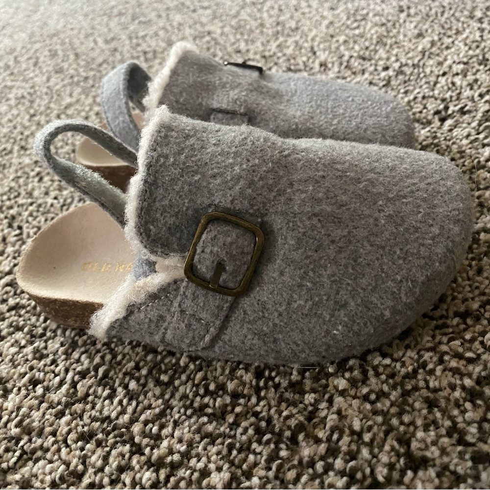 Size 8 toddler clogs